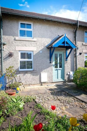 Quiet 2 Bedroomed Cottage, near the Lakes